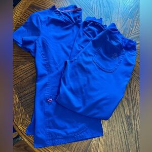 Healing Hands. Royal Blue Jogger Scrubs set. Large top. Medium bottoms.